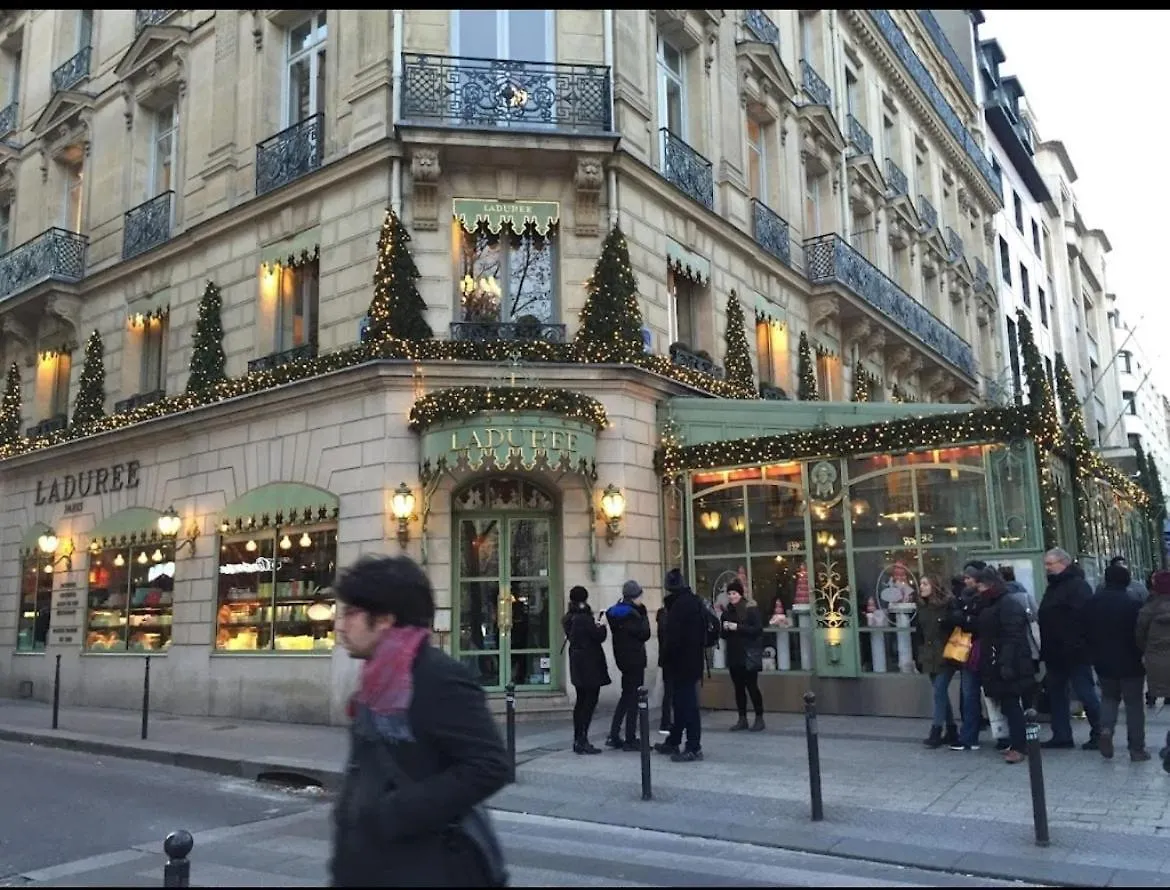 Apartment Suite Champs-Elysees Paris 8E
